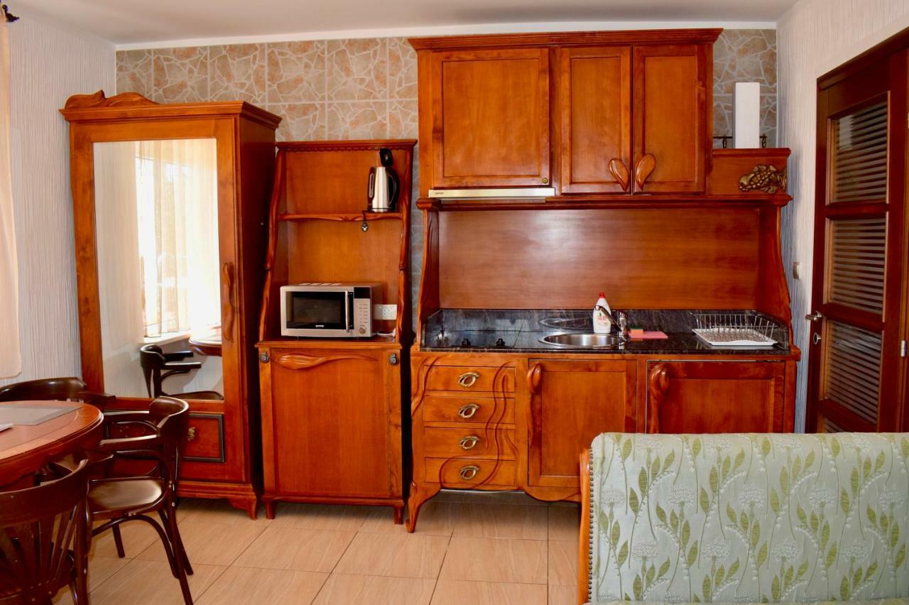 Villa Dolphin Apartments Petrovac na moru Exterior foto